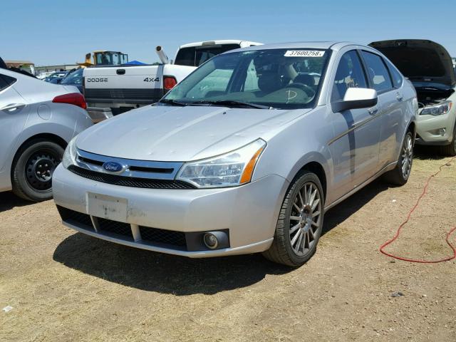 1FAHP36N49W193322 - 2009 FORD FOCUS SES SILVER photo 2