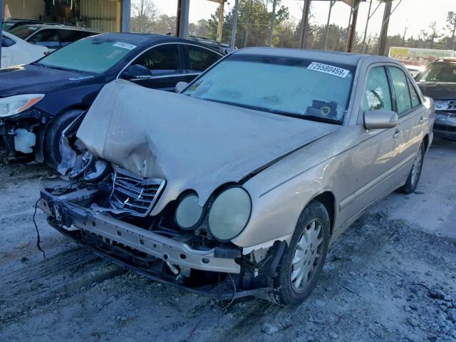 WDBJF65J9YB006823 - 2000 MERCEDES-BENZ E 320 GOLD photo 2