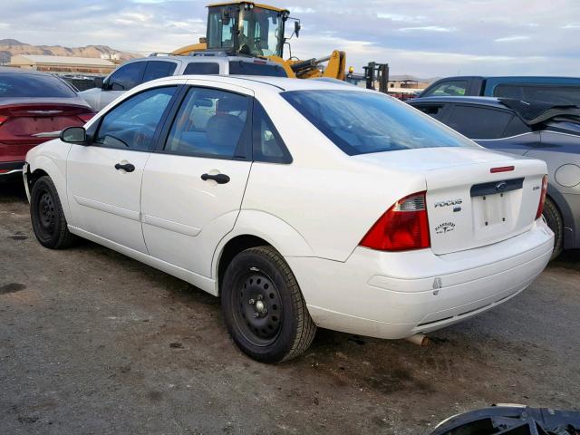 1FAFP34N06W155916 - 2006 FORD FOCUS ZX4 WHITE photo 3