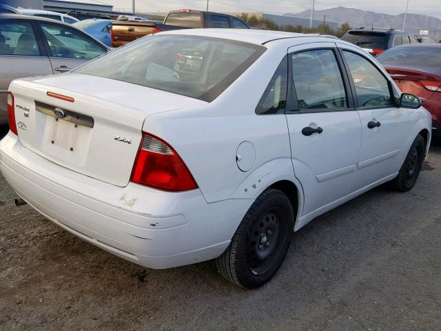 1FAFP34N06W155916 - 2006 FORD FOCUS ZX4 WHITE photo 4