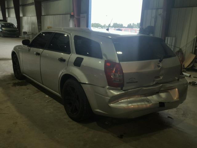 2D4FV47T88H167980 - 2008 DODGE MAGNUM SILVER photo 3