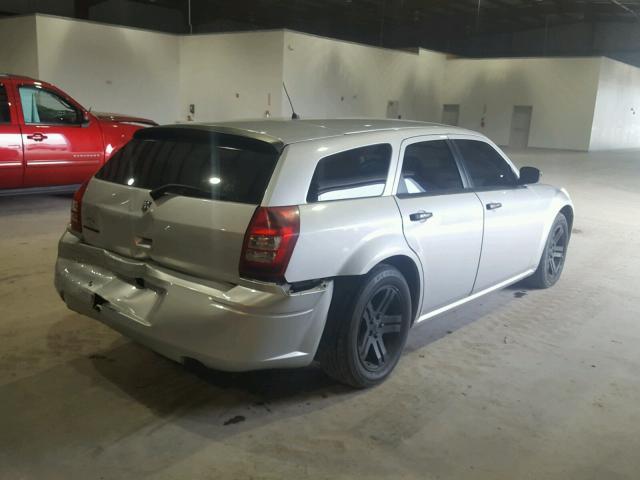 2D4FV47T88H167980 - 2008 DODGE MAGNUM SILVER photo 4