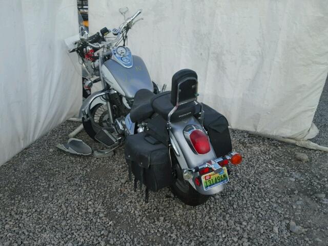 JH2RC44681K500229 - 2001 HONDA VT750 CD2 银色 照片 3