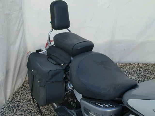 JH2RC44681K500229 - 2001 HONDA VT750 CD2 银色 照片 6