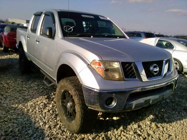 1N6AD07W25C450903 - 2005 NISSAN FRONTIER C SILVER photo 1