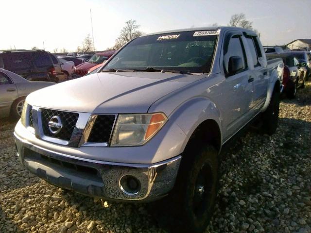 1N6AD07W25C450903 - 2005 NISSAN FRONTIER C SILVER photo 2