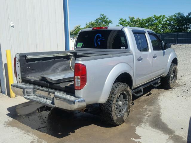 1N6AD07W25C450903 - 2005 NISSAN FRONTIER C SILVER photo 4