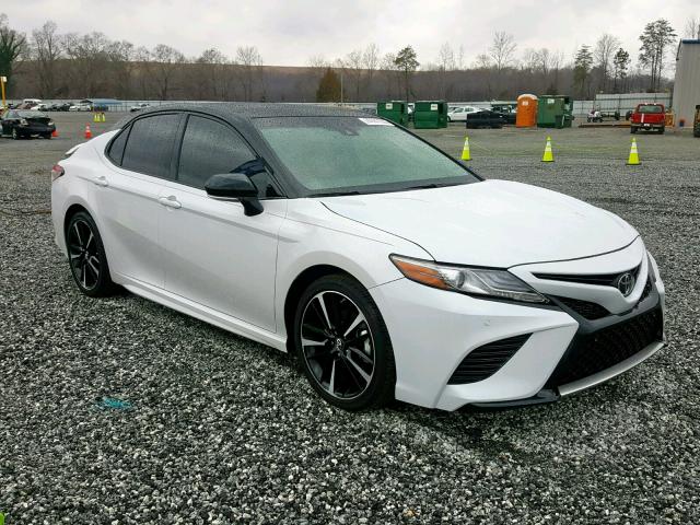 4T1B61HK9JU131713 - 2018 TOYOTA CAMRY XSE WHITE photo 1