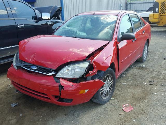 1FAFP34N36W228907 - 2006 FORD FOCUS ZX4 RED photo 2