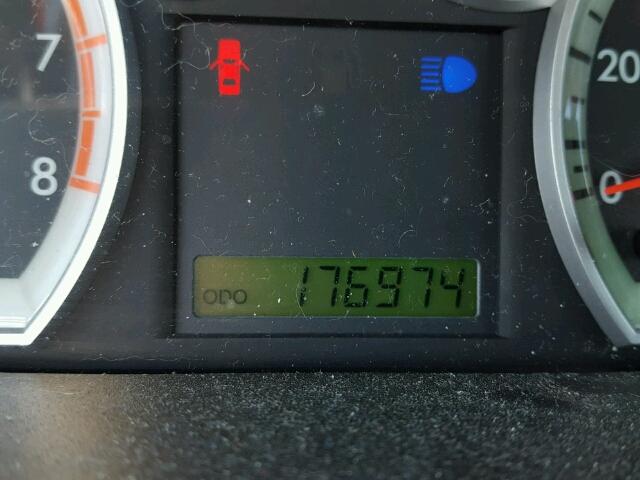 KL1TD6DE1AB110207 - 2010 CHEVROLET AVEO LS BLACK photo 8