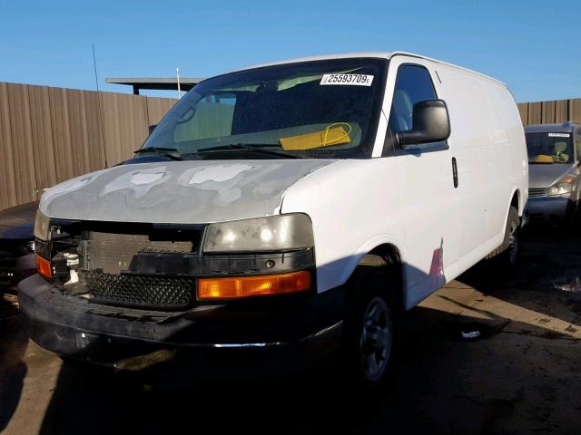 1GCFG15T971172191 - 2007 CHEVROLET EXPRESS G1 WHITE photo 2