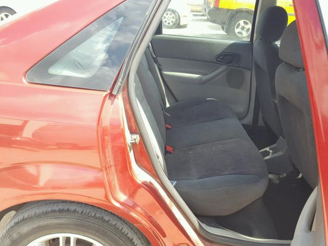 1FAFP34N25W134970 - 2005 FORD FOCUS ZX4 RED photo 6