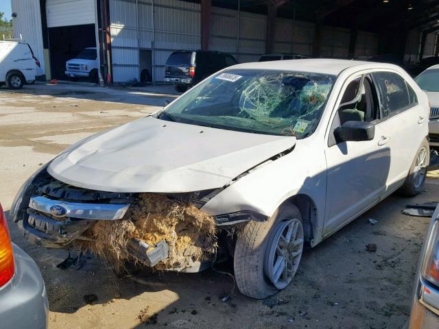 3FAHP0GA2CR235216 - 2012 FORD FUSION S WHITE photo 2