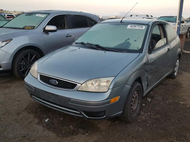 3FAFP31N85R136214 - 2005 FORD FOCUS ZX3 GREEN photo 2