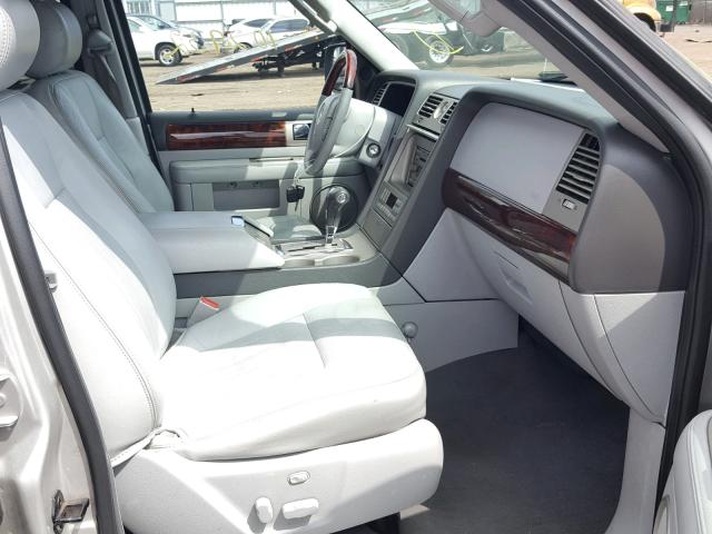 5LMFU28576LJ20761 - 2006 LINCOLN NAVIGATOR 银色 照片 5