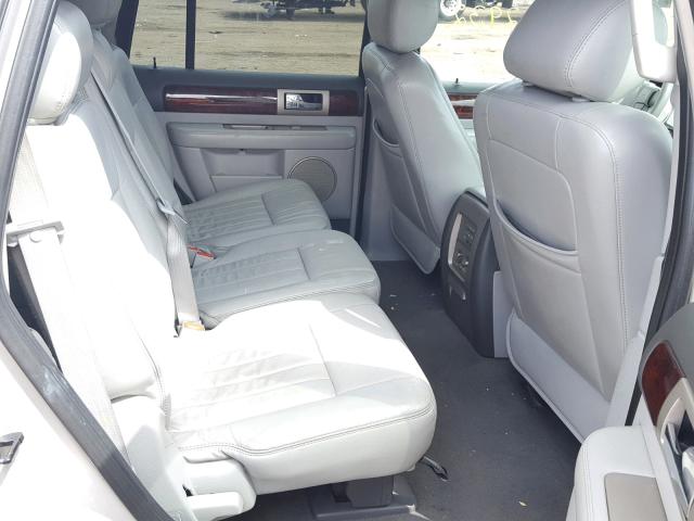 5LMFU28576LJ20761 - 2006 LINCOLN NAVIGATOR 银色 照片 6