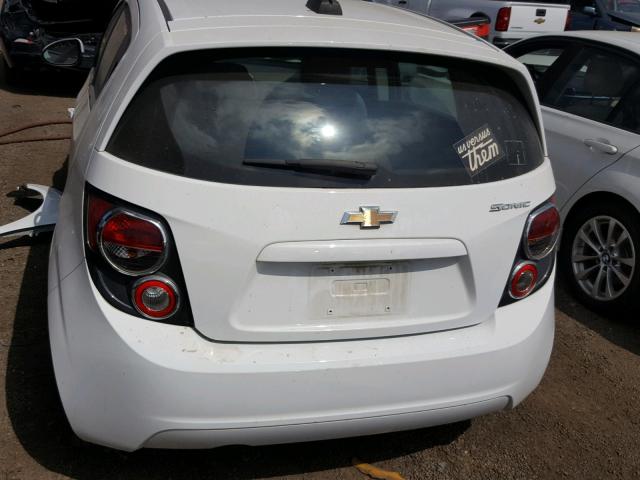 1G1JA6SG1F4125887 - 2015 CHEVROLET SONIC LS 白色 照片 9