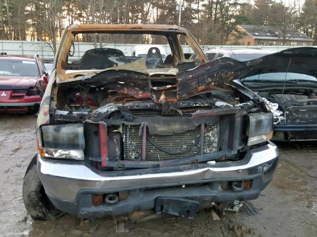 1FTSF31F5YEB18099 - 2000 FORD F350 SRW S RED photo 9