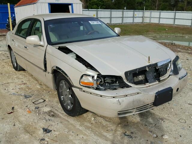 1LNHM83W33Y629002 - 2003 LINCOLN TOWN CAR C WHITE photo 1