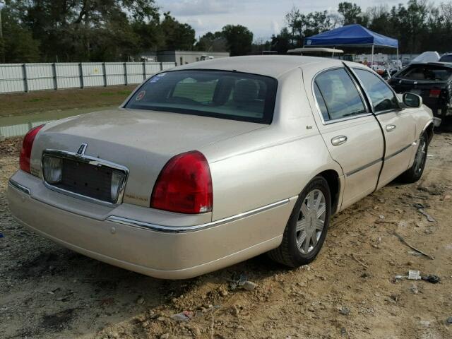 1LNHM83W33Y629002 - 2003 LINCOLN TOWN CAR C WHITE photo 4