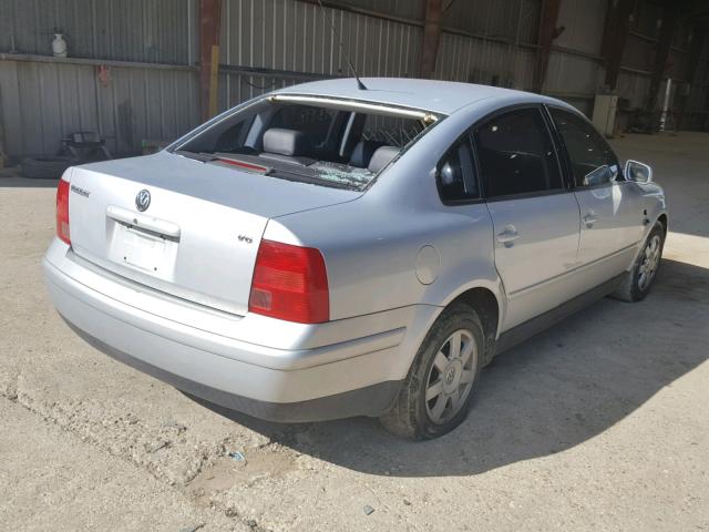 WVWMD63B0XE356399 - 1999 VOLKSWAGEN PASSAT GLS SILVER photo 4