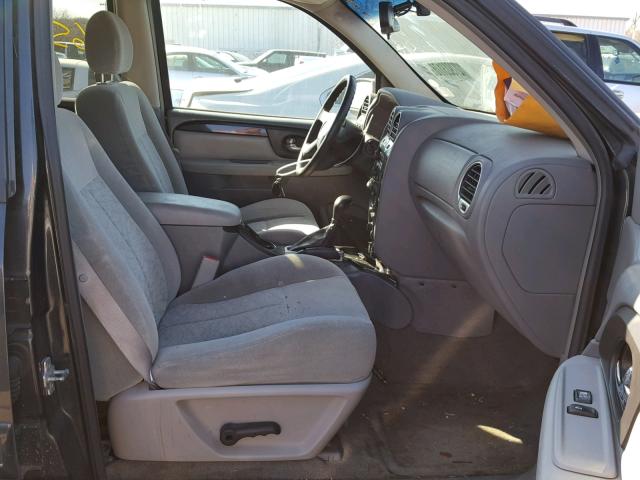 1GKDT13S252289622 - 2005 GMC ENVOY CHARCOAL photo 5