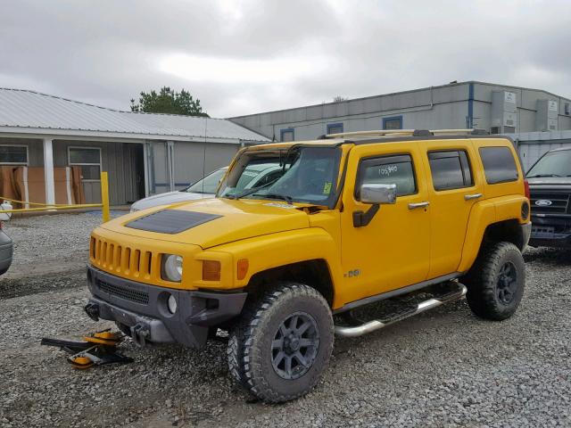 5GTDN136X68112610 - 2006 HUMMER H3 YELLOW photo 2