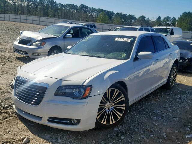 2C3CCABG1EH200607 - 2014 CHRYSLER 300 S WHITE photo 2