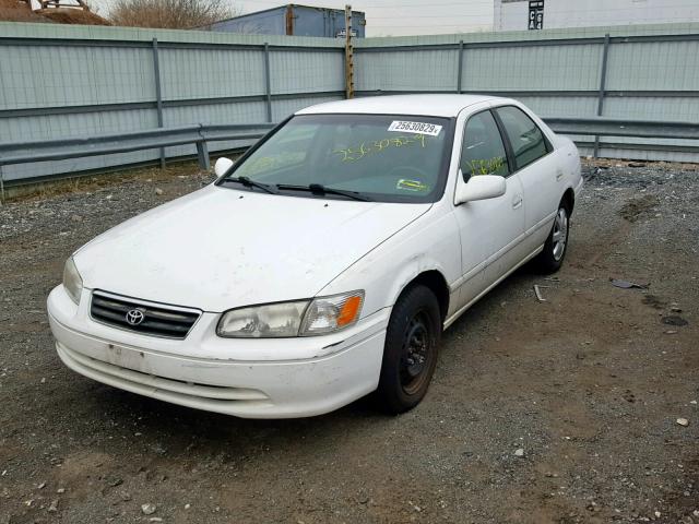 4T1BG22K31U777941 - 2001 TOYOTA CAMRY CE WHITE photo 2