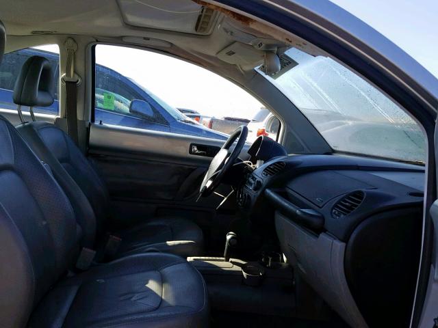 3VWDD21CXYM482668 - 2000 VOLKSWAGEN NEW BEETLE ვერცხლისფერი ფოტო 5