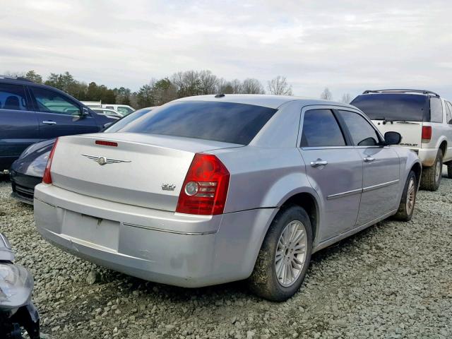 2C3CA5CV9AH213304 - 2010 CHRYSLER 300 TOURIN SILVER photo 4