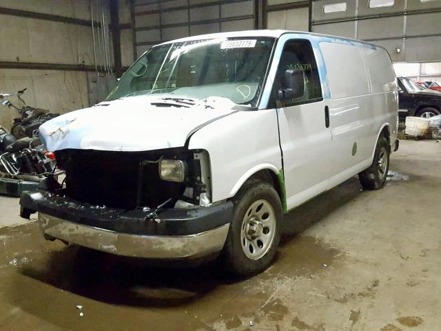 1GCSHAF41C1188463 - 2012 CHEVROLET EXPRESS G1 WHITE photo 2