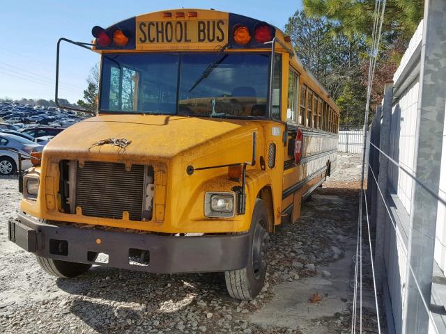 4UZAAXBV22CJ93364 - 2002 FREIGHTLINER CHASSIS FS YELLOW photo 2