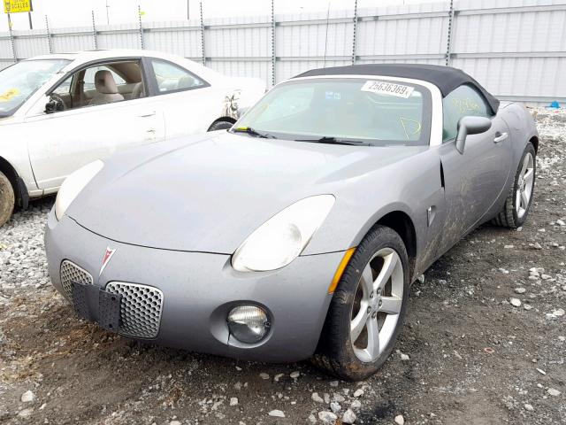 1G2MB33B36Y105558 - 2006 PONTIAC SOLSTICE GRAY photo 2