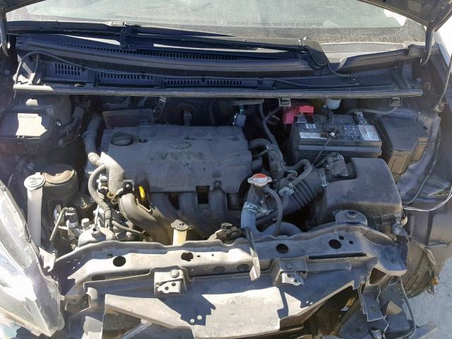 VNKKTUD38HA078566 - 2017 TOYOTA YARIS L GRAY photo 7