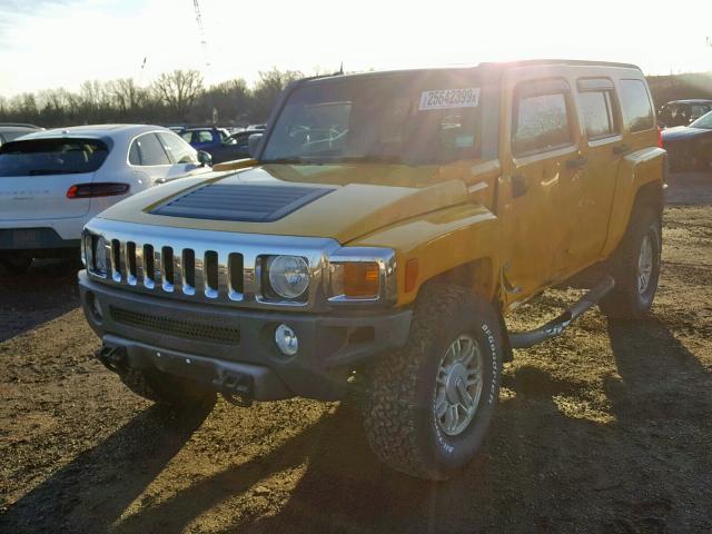 5GTDN136X68288749 - 2006 HUMMER H3 YELLOW photo 2