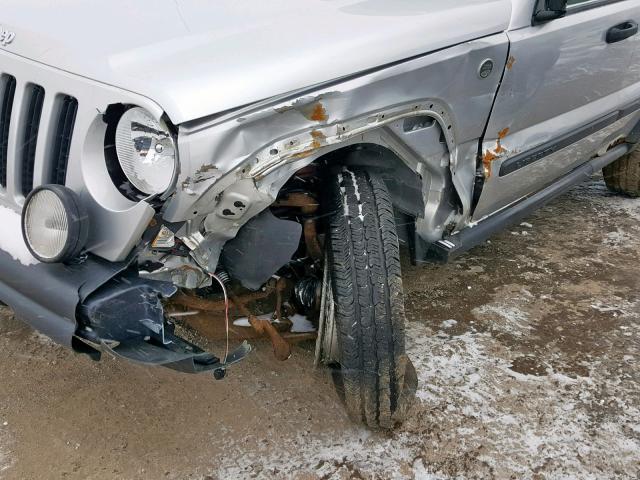 1J4GL38K66W208963 - 2006 JEEP LIBERTY RE SILVER photo 9