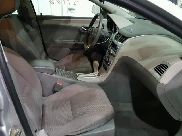 1G1ZC5E02AF116926 - 2010 CHEVROLET MALIBU 1LT ვერცხლისფერი ფოტო 5