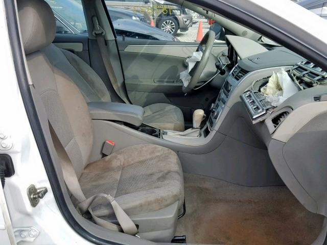 1G1ZC5EU6CF297051 - 2012 CHEVROLET MALIBU 1LT WHITE photo 5