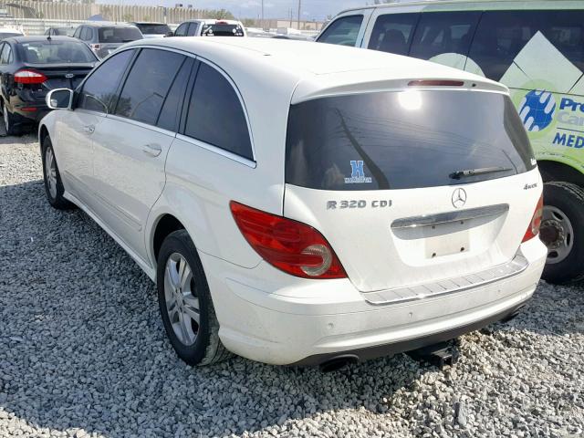 4JGCB22E08A075844 - 2008 MERCEDES-BENZ R 320 CDI WHITE photo 3