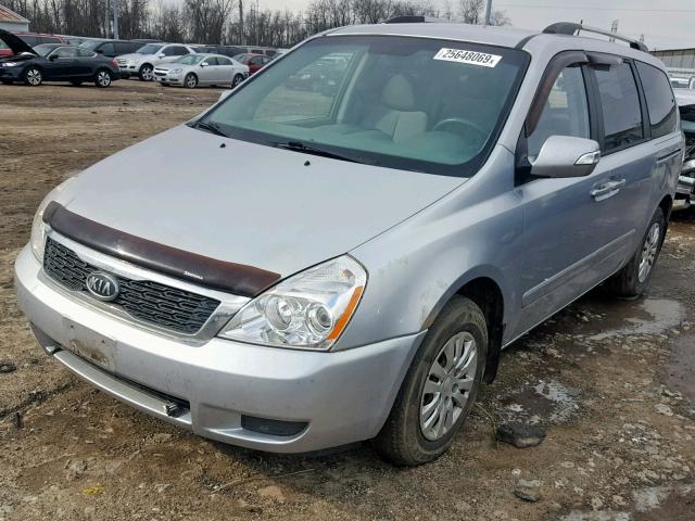 KNDMG4C76B6378059 - 2011 KIA SEDONA LX SILVER photo 2