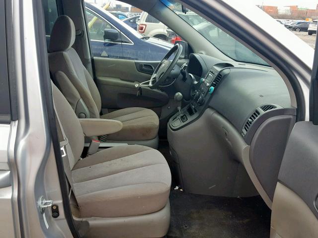 KNDMG4C76B6378059 - 2011 KIA SEDONA LX SILVER photo 5