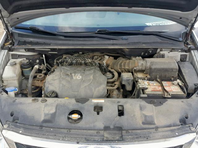 KNDMG4C76B6378059 - 2011 KIA SEDONA LX SILVER photo 7