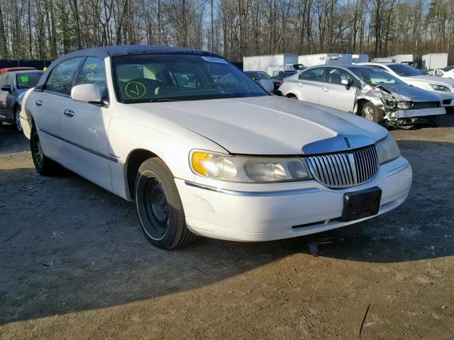 1LNHM83W7YY791917 - 2000 LINCOLN TOWN CAR C WHITE photo 1