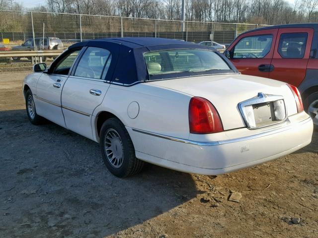 1LNHM83W7YY791917 - 2000 LINCOLN TOWN CAR C WHITE photo 3