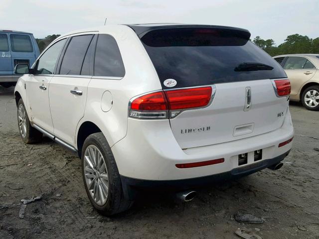 2LMDJ6JK3FBL26836 - 2015 LINCOLN MKX WHITE photo 3