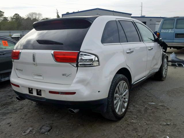 2LMDJ6JK3FBL26836 - 2015 LINCOLN MKX WHITE photo 4