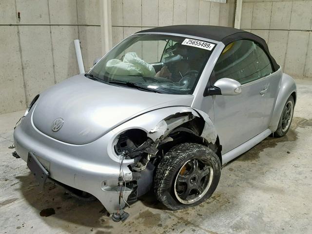 3VWCM21Y04M301823 - 2004 VOLKSWAGEN NEW BEETLE Silber Foto 2