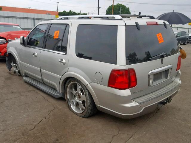 5LMFU27R64LJ26410 - 2004 LINCOLN NAVIGATOR Күміс фото 3
