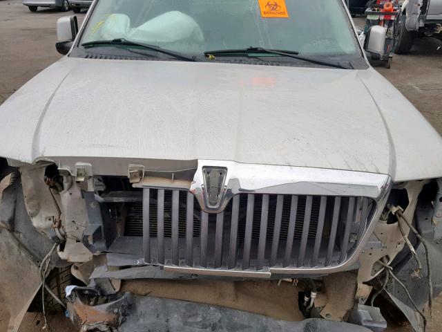 5LMFU27R64LJ26410 - 2004 LINCOLN NAVIGATOR Күміс фото 7